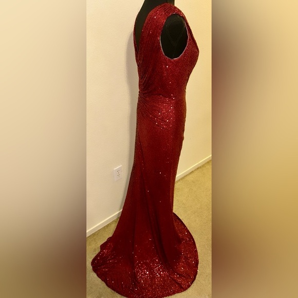 Red Cinderella Divine Size L Side slit dress - Picture 5 of 7